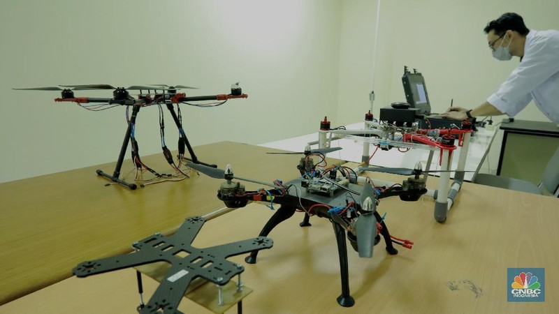 LIPI Ciptakan Drone Untuk physical distancing (CNBC Indonesia/Tri Susilo)