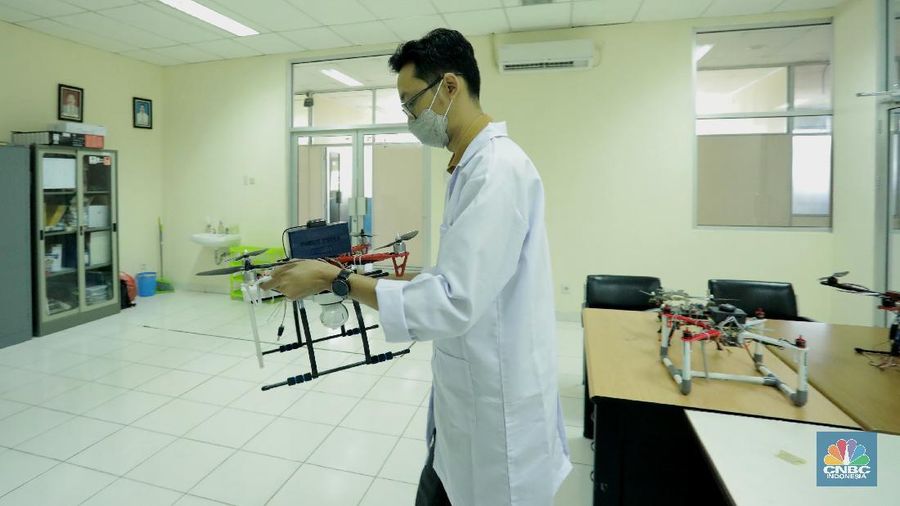 LIPI Ciptakan Drone Untuk physical distancing (CNBC Indonesia/Tri Susilo)