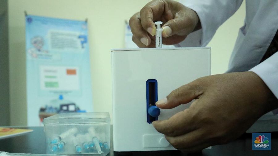 LIPI Membuat Alat Penghancur Jarum Suntik. (CNBC Indonesia/Tri Susilo)