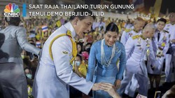 Saat Raja Thailand Turun Gunung Temui Pendemo Berjilid-Jilid