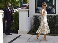 Masker Mana Masker, Gaya Melania Trump ke TPS Buat Pilpres AS