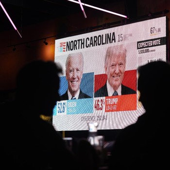 Deg-degan Warga AS Nobar Pilpres AS, Siapa yang Unggul?