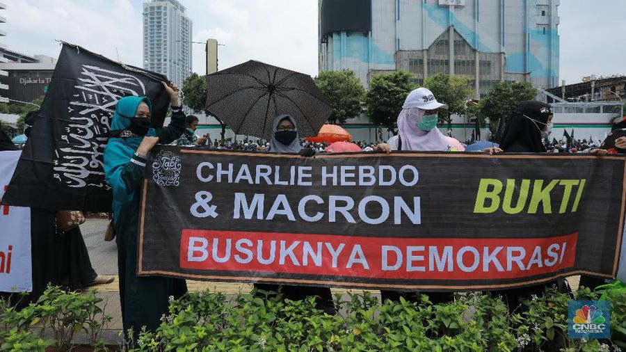 Unjuk Rasa Mengecam Presiden Prancis. (CNBC Indonesia/Tri Susilo)