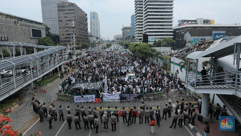 Unjuk Rasa Mengecam Presiden Prancis. (CNBC Indonesia/Tri Susilo)