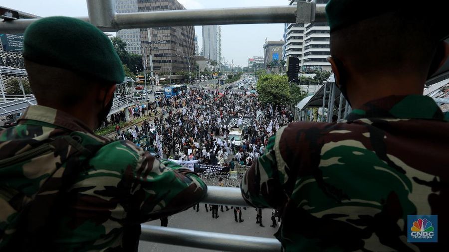Unjuk Rasa Mengecam Presiden Prancis. (CNBC Indonesia/Tri Susilo)