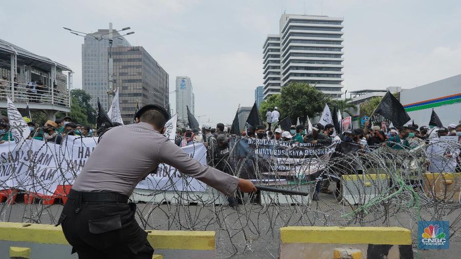 Unjuk Rasa Mengecam Presiden Prancis. (CNBC Indonesia/Tri Susilo)