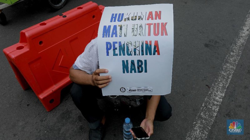 Unjuk Rasa Mengecam Presiden Prancis. (CNBC Indonesia/Tri Susilo)