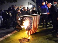 Bakar Bendera, Demonstrasi Pecah di Jalan Kota-kota AS