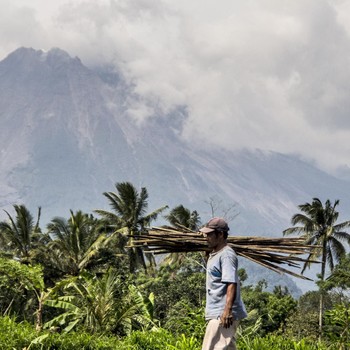 Melihat Aktivitas Warga Sleman yang Dekat Gunung Merapi