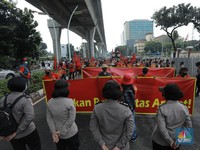 Kecam Tindakan Represif Aparat, Buruh 'Geruduk' Mabes Polri
