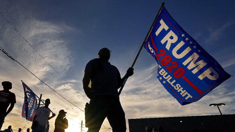 Pro Trump supporters rally outside the Maricopa County Recorders Office, Thursday, Nov. 5, 2020, in Phoenix. (AP Photo/Matt York)