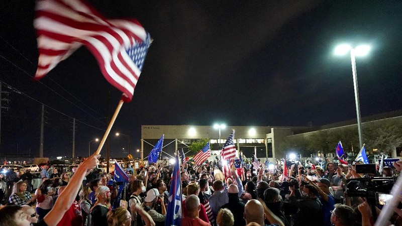Pro Trump supporters rally outside the Maricopa County Recorders Office, Thursday, Nov. 5, 2020, in Phoenix. (AP Photo/Matt York)