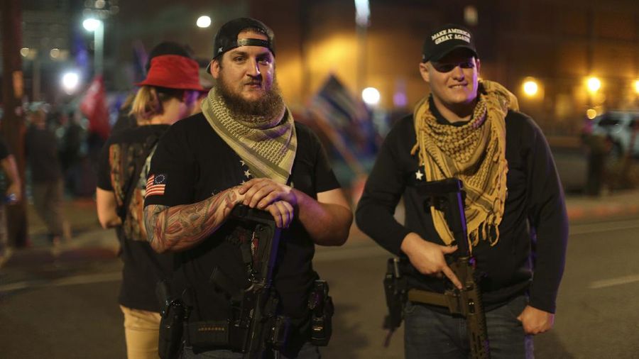 Pendukung Presiden Donald Trump menggelar demo di luar gedung tempat proses rekapitulasi di Maricopa County, Pheonix di negara bagian Arizona, Jumat 6 November 2020. (AP Photo/Ross D. Franklin)