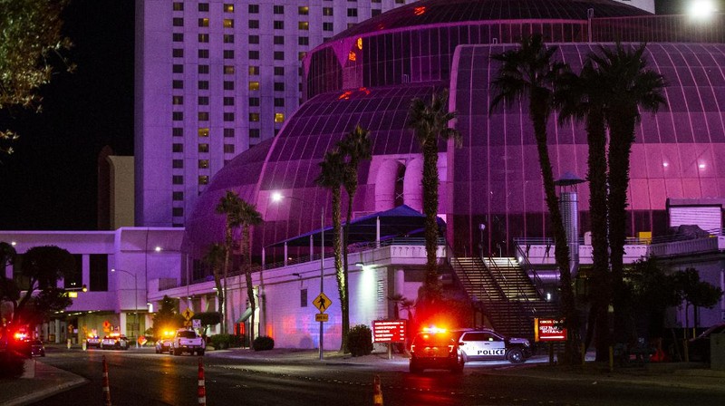 Las Vegas police respond to a shooting at Circus Circus casino, Saturday, Nov. 7, 2020, in Las Vegas. (Chase Stevens/Las Vegas Review-Journal via AP)