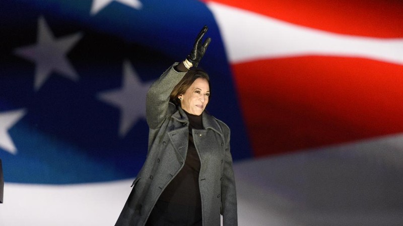 Vice President-elect Kamala Harris arrives to speaks Saturday, Nov. 7, 2020, in Wilmington, Del. (AP Photo/Carolyn Kaster)