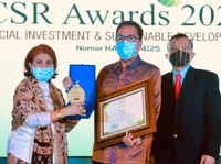 2 Anak Usaha BUMI Borong Platinum Indonesian CSR Award 2020