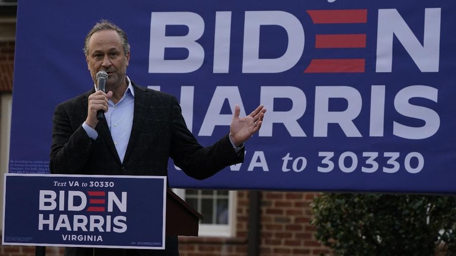 Douglas Emhoff, husband of Democratic vice-presidential candidate, Kamala Harris, gestures during a rally in Richmond, Va., Saturday Oct. 31, 2020. (AP Photo/Steve Helber)
