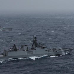 2 Raksasa Nuklir Asia Adu Kekuatan di Laut Arab, Perang Sudah Dekat?