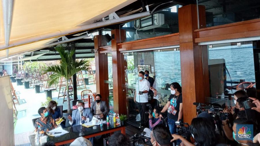 Konfrensi Pers PT Bank Maybank Indonesia Tbk terkait pemberitaan pengaduan nasabah (CNBC Indonesia/ Syahrizal Sidik)