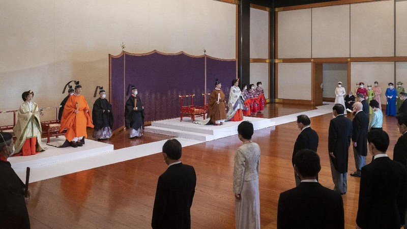 In this photo provided by the Imperial Household Agency of Japan, Japan's Crown Prince Akishino and his wife Crown Princess Kiko attend a ceremony after Akishino was formally proclaimed the first in line to the Chrysanthemum Throne, at the Imperial Palace in Tokyo, Sunday, Nov. 8, 2020. Akishisho, Emperor Naruhito's younger brother, was formally sworn in as first in line to the Chrysanthemum Throne in a traditional palace ritual that has been postponed for seven month and scaled down due to the coronavirus pandemic. (Imperial Household Agency of Japan via AP)
