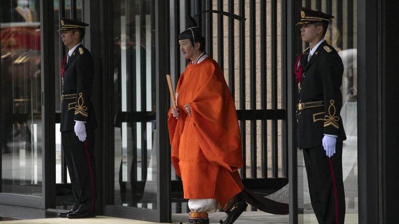 In this photo provided by the Imperial Household Agency of Japan, Japan's Crown Prince Akishino and his wife Crown Princess Kiko attend a ceremony after Akishino was formally proclaimed the first in line to the Chrysanthemum Throne, at the Imperial Palace in Tokyo, Sunday, Nov. 8, 2020. Akishisho, Emperor Naruhito's younger brother, was formally sworn in as first in line to the Chrysanthemum Throne in a traditional palace ritual that has been postponed for seven month and scaled down due to the coronavirus pandemic. (Imperial Household Agency of Japan via AP)