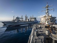 USS Russell Berlayar di Laut China Selatan
