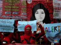 Kompak! Buruh-Mahasiswa Demo di Patung Kuda Tolak UU Ciptaker