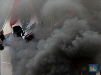 Ada Bakar Ban, Begini Potret Demo Mahasiswa Tolak Omnibus Law