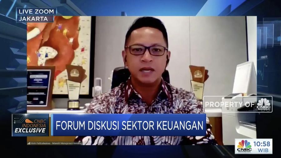 Direktur Utama PT Mandiri Manajemen Investasi Nurdiaz Alvin Pattisahusiwa dalam Forum Diskusi Sektor Finansial denganl tema