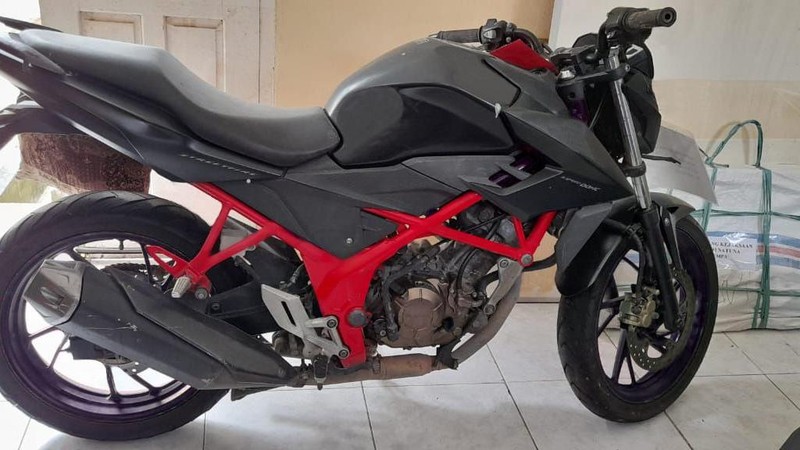 KEJARI TAREMPA - 1 (satu) Unit Sepeda Motor Merk Honda CB150R Berwarna Hitam (Dok. Lelang.go.id)