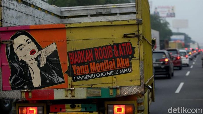 Kemacetan di Tol Cengkareng yang menuju ke arah Bandara Soekarno-Hatta, Selasa (10/11/2020).  (detikcom/ Rifkianto Nugroho)