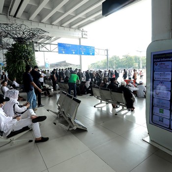 Potret Kursi Soetta yang Rusak Saat Massa Jemput Habib Rizieq