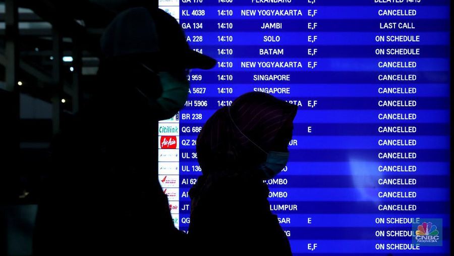 Penumpang Pesawat di Bandara Soekarno Hatta (CNBC Indonesia/ Tri Susilo)