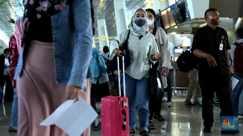 Penumpang Pesawat di Bandara Soekarno Hatta (CNBC Indonesia/ Tri Susilo)