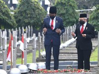 Cair, Cair, Cair! Jokowi-Ma'ruf Hingga Anggota DPR Dapat THR