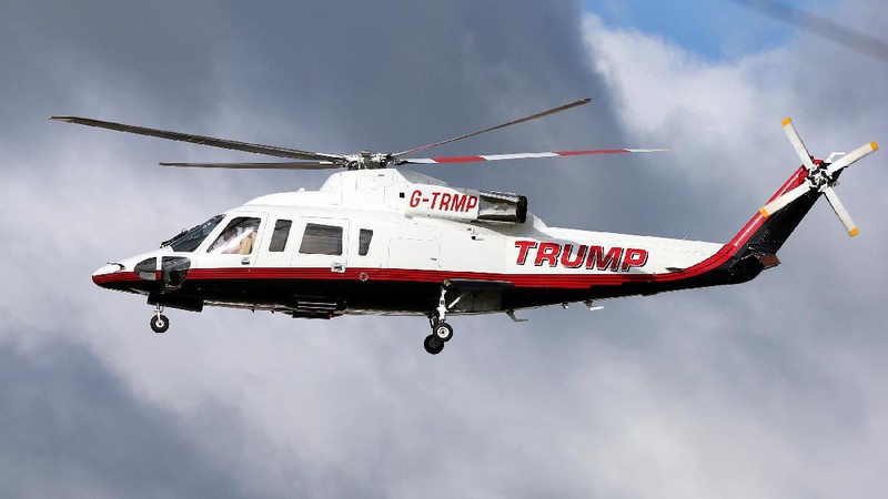 Presidential contender Donald Trump waves to the media after arriving by helicopter during the 1st  first day of the Women's British Open golf championship on the Turnberry golf course in Turnberry, Scotland, Thursday, July 30, 2015. (AP Photo/Scott Heppell)