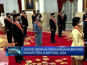 Jokowi Berikan Penghargaan Bintang Mahaputera & Bintang Jasa
