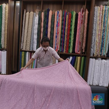 Intip Gerai Kain Mayestik di Tengah Gempuran Impor Tekstil