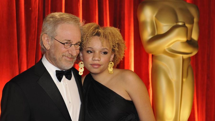 Steven Spielberg and daughter Mikaela George Spielberg arrive at the 81st Academy Awards Sunday, Feb. 22, 2009, in the Hollywood section of Los Angeles. (AP Photo/Chris Carlson)