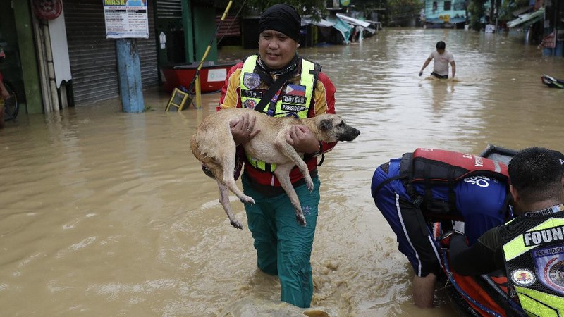 Submerged structures are seen at a swollen river as floods continue to rise in Marikina, Philippines due to Typhoon Vamco on Thursday, Nov. 12, 2020. A typhoon swelled rivers and flooded low-lying areas as it passed over the storm-battered northeast Philippines, where rescuers were deployed early Thursday to help people flee the rising waters.(AP Photo/Aaron Favila)