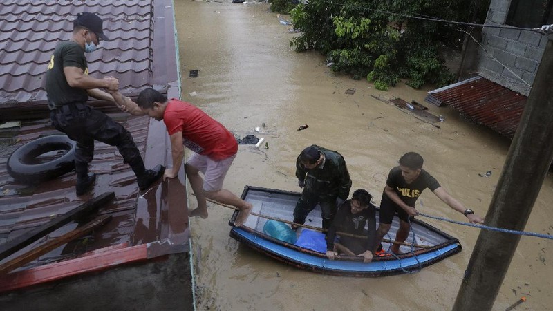 Submerged structures are seen at a swollen river as floods continue to rise in Marikina, Philippines due to Typhoon Vamco on Thursday, Nov. 12, 2020. A typhoon swelled rivers and flooded low-lying areas as it passed over the storm-battered northeast Philippines, where rescuers were deployed early Thursday to help people flee the rising waters.(AP Photo/Aaron Favila)