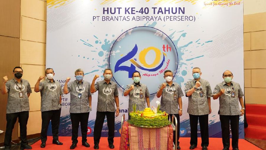 Dewan Komisaris dan Jajaran Direksi Brantas Abipraya dalam HUT Brantas Abipraya ke-40 yang ditayangkan secara virtual. (Dok. Brantas Abipraya)