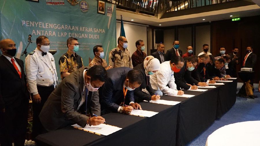 Penandatanganan Naskah Kerja Sama Lembaga Pendidikan Vokasi dengan DUDI Bidang Perhotelan dan Kapal Pesiar (Dok. Kemendikbud)