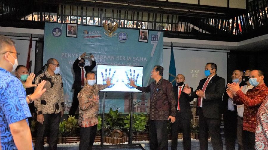 Penandatanganan Naskah Kerja Sama Lembaga Pendidikan Vokasi dengan DUDI Bidang Perhotelan dan Kapal Pesiar (Dok. Kemendikbud)