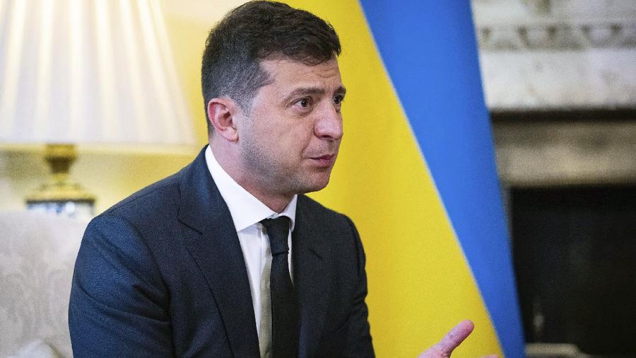 Ukraine President Volodymyr Zelensky, gestures as he talks to Britian's Prime Minister Boris Johnson,  during a meeting, in Downing Street, London, Thursday, Oct. 8, 2020. The President is on a two day official visit to Britain. (Aaron Chown/Pool Photo via AP)