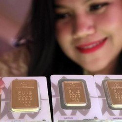 Emas Dunia Tembus US$ 2.000, Emas Antam Bakal Terbang Besok?