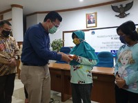 Pertamina Salurkan Bantuan 110 unit Alat Bantu Dengar