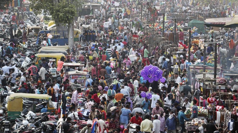 Indians throng a market for shopping ahead of Hindu festival Diwali in Ahmedabad, India, Thursday, Nov. 12, 2020. India's tally of coronavirus cases is currently the second largest in the world behind the United States. The government warns that the situation can worsen due to people crowding markets for festival shopping. (AP Photo/Ajit Solanki)