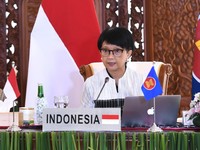 Kedubes RI Diserbu Demo, Menlu Retno Batal Terbang ke Myanmar