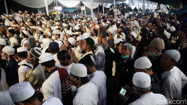 Get Putri Habib Rizieq Pictures